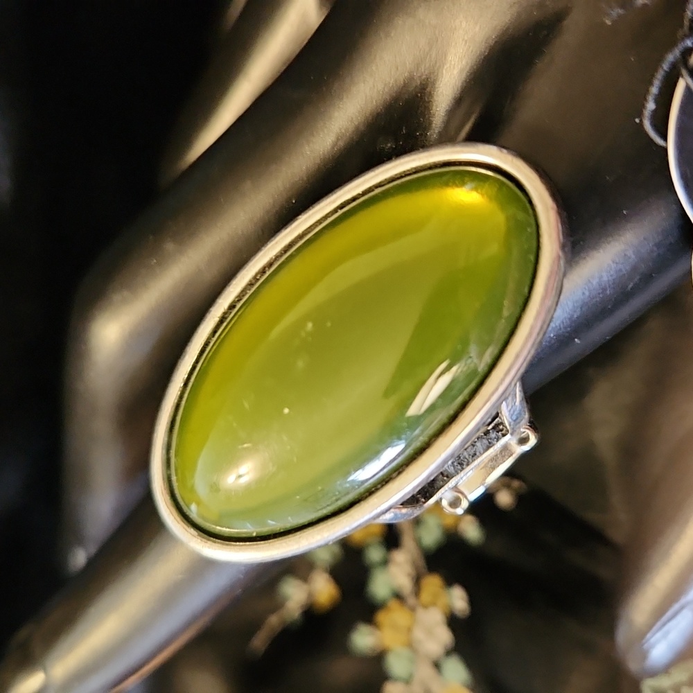 Paparazzi Green knuckle ring - 96